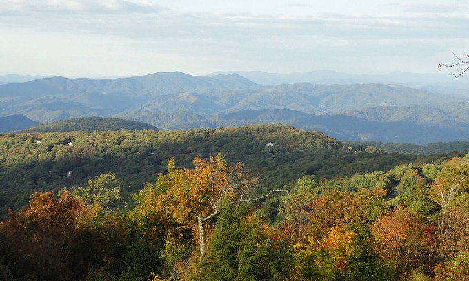 Beech Mountain Apartment | 4 Seasons at Beech Mountain