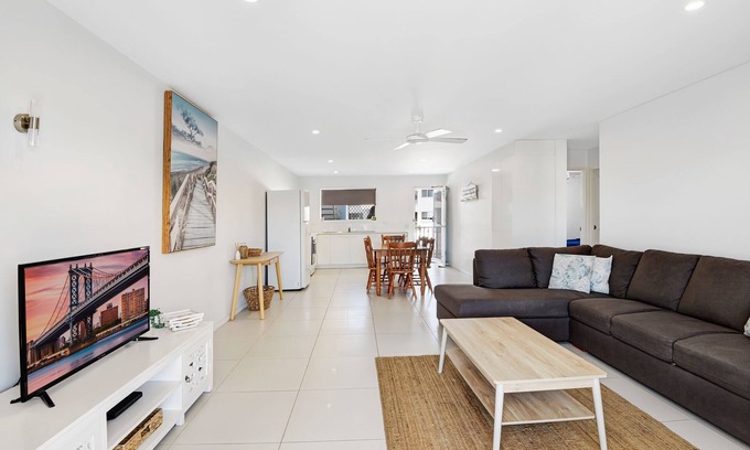 Maroochydore Apartment | 4 Seasounds - Directly opposite Maroochydore Beach