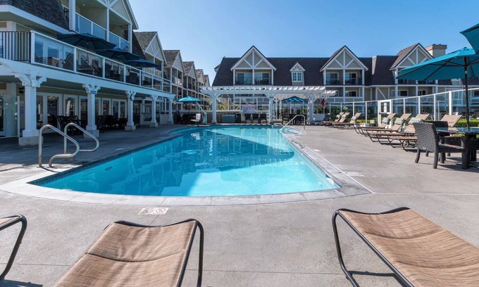 Carlsbad Village Hotel | 4 Units | Kitchen | Pool | Free Parking | Steps from Carlsbad Beach