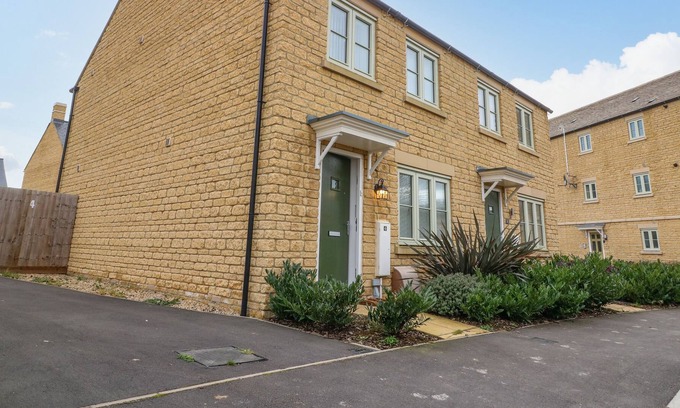 Lower Lemington House | 4 VARSITY CLOSE, family friendly, with a garden in Moreton-In-Marsh