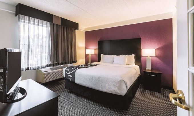 Arsenal House | 4 x 1 Queen Deluxe ADA at La Quinta Inn by Wyndham San Antonio Downtown