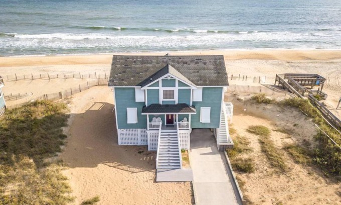 Sea Scape House | 4000 Fragile Magic * SUPER Oceanfront * Hot Tub * Pier Views