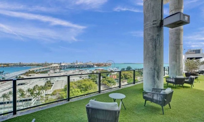 Downtown Miami Apartment | 4006 - Lux Miami Studio | City & Bay Views