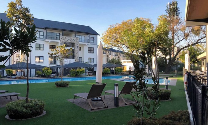 Greater Johannesburg Metropolitan Area Apartment | 402 The Whisken. Modern & Stylish. Pool, Gym & More!