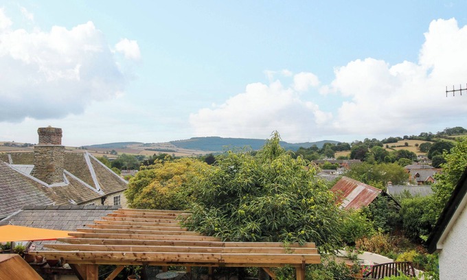 Bishops Castle Cottage | 41 HIGH STREET, family friendly, with open fire in Bishop's Castle