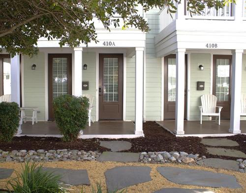 Northeast Virginia Beach House | 410B The King Neptune House