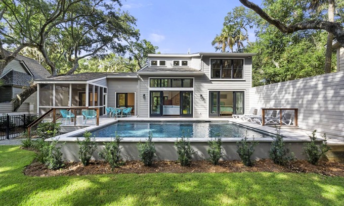 West Beach House | 414 Amaranth: Beautifully Renovated 4BR Home, Private Pool, Dog Friendly