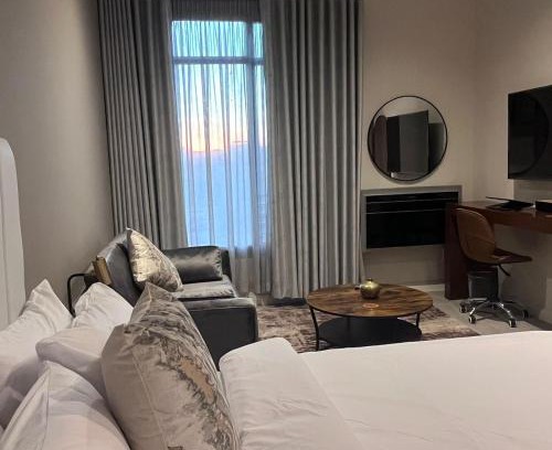 Menlyn Hotel | 423 Menlyn maine Apartment