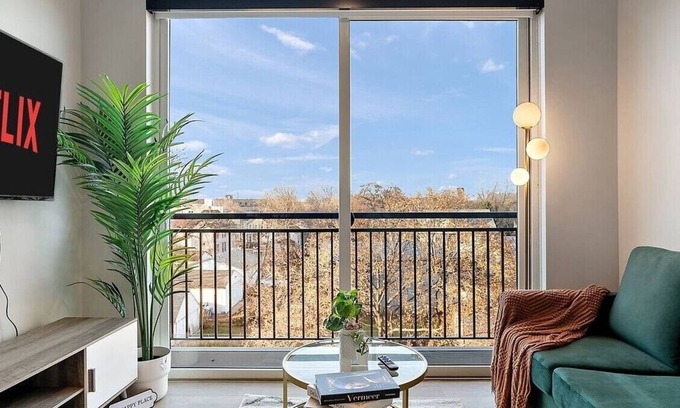 St. Anthony West Apartment | 424 Huck Minneapolis