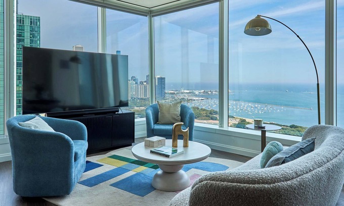 The Loop Apartment | 43rd-Floor Luxury Escape + Lake Views