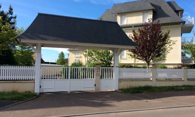 Cabourg Apartment | 47 m2 2-room apartment for 4 people with reserved parking space