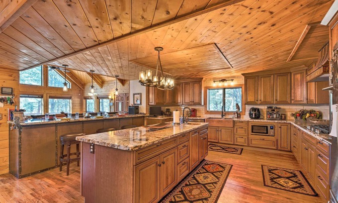 Clay Springs Cabin | 4700-Square-Foot Pinedale/Show Low Cabin: 17 Acres
