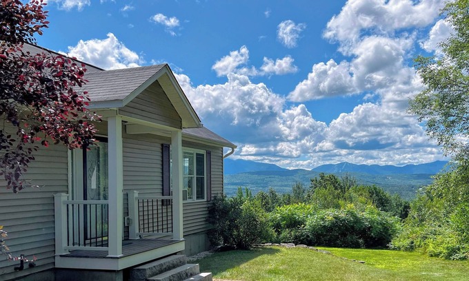 Littleton House | 48MH Cottage with Great Mountain Views, Private, Close to Littleton's Award Winning Main Street