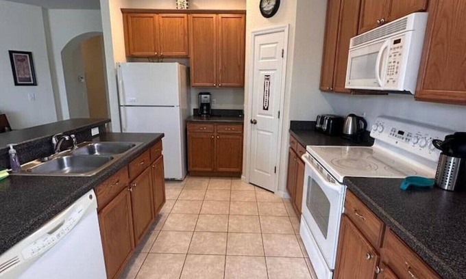 Trafalgar Village Condo | 4986 Trafalgar Village 4 bed /3 bath pool & spa