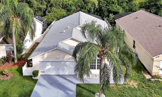 Clear Creek House | 4Bd 3 Bath Modern Poolhouse w/Game Room & Pool Close to Disney!