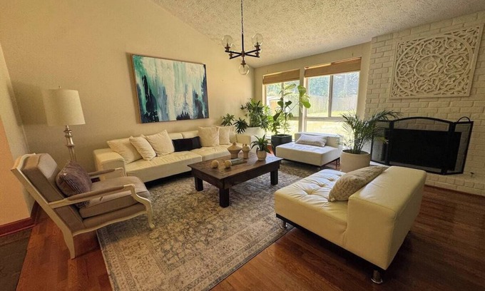 Norcross House | 4BD 3Bath Modern City Escape