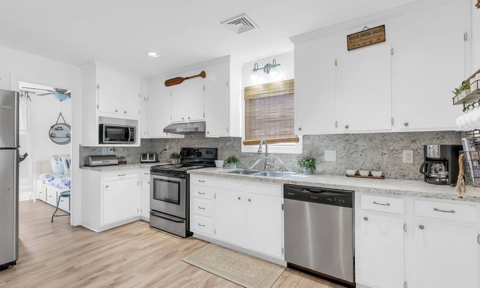 Cherry Grove Beach House | 4BD Charming Beach Home-Pet Friendly-Cherry Grove