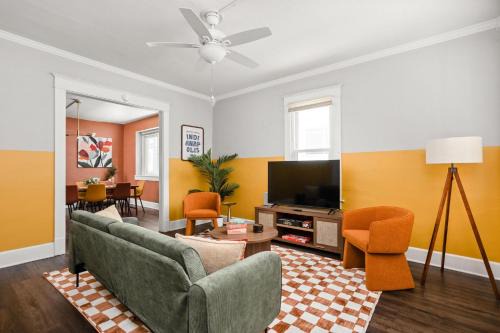Indianapolis House | 4BD near Indy 500 Speedway - BBQ & Backyard