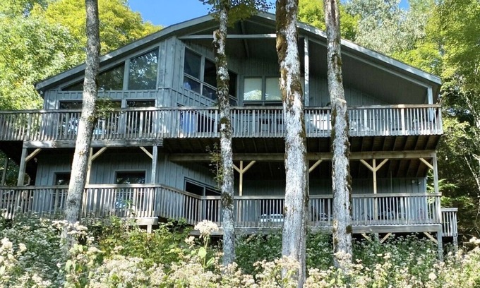 Wolf Laurel House | 4Bed/4Bath Mountain Retreat in Wolf Laurel CC with 60-mile views.