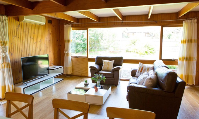 Burwood East House | 4bedrooms, 2.5 bathrooms w/WIFI & NETFLIX Home at Burwood East *pets friendly*