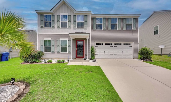 Columbia House | 4BR 2.5BA Family Retreat Sleeps 8