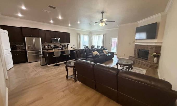 Lubbock House | 4BR/2B Lubbock CompleteHome Stay