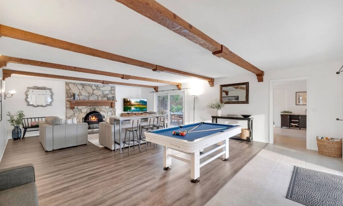 Thousand Oaks House | 4BR, 2Ba, View, Jacuzzi, Pool Table, Ping Pong, Smart TVs