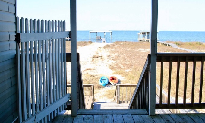 Dauphin Island House | 4BR/3BA with Private Beach, Pier/Boat Lift, Dog Friendly, Free Kayaks, Best WiFi