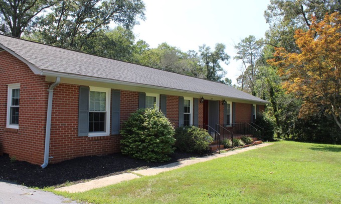 Clemson House | 4BR Clemson Retreat:Safe, Quiet Street Near Campus & Parks