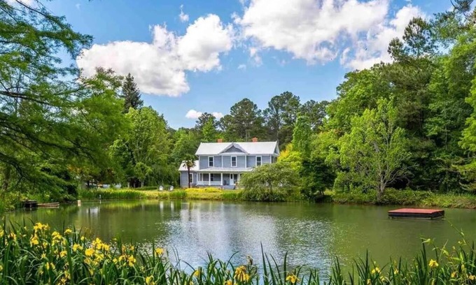 Bahama House | 4BR Farm House | Chef's Kitchen | Firepit