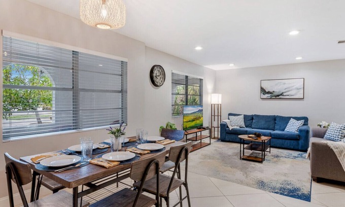 Pompano Beach House | 4BR Getaway w/Private Pool~Game Room~Outdoor Bar