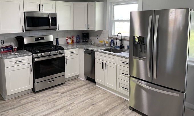 Huron House | 4BR Home walking distance to Nickel Plate Beach