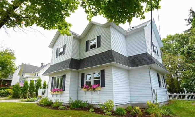 Petoskey House | 4BR home with views of Little Traverse Bay, within walking distance to downtown