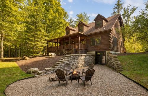 Bartlett House | 4BR Mountain retreat with Ski Base & BBQ