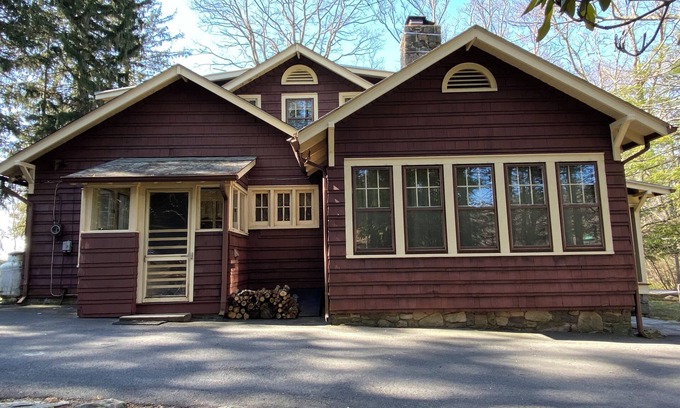 Skytop House | 4BR Pocono home on Skytop property with access to many resort activities/dining