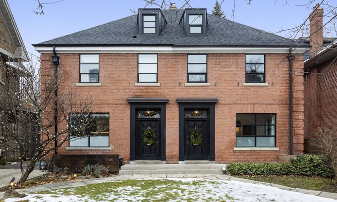North Toronto House | 4BR Residence in Prestigious Rosedale. Garden, Parking, Walkable, Flexible Stays