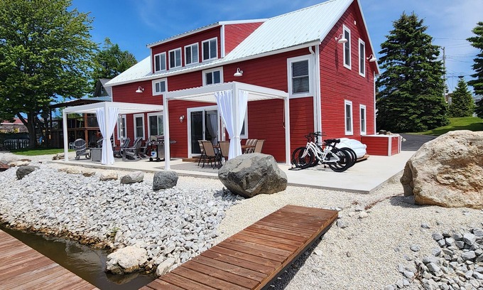 Two Rivers House | 4BR River Retreat: Beach, Boat, Sunsets, Wildlife, Spacious & Serene Escape