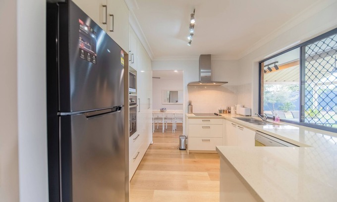 Camira House | 4BR Sweet Home Spingfield