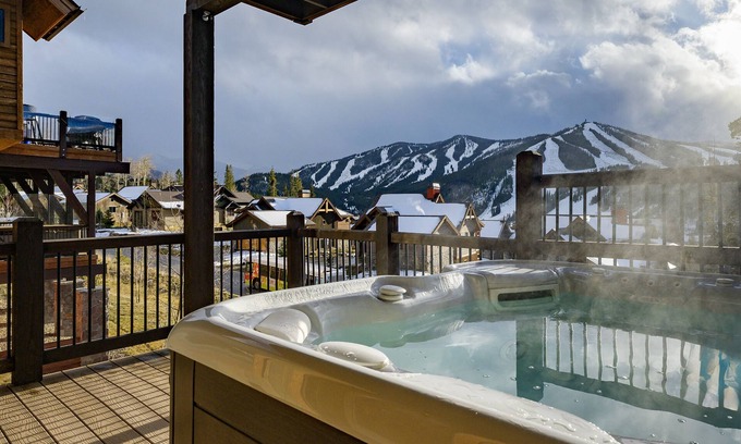 Old Town House | 4BR townhouse near resort w/hot tub & views