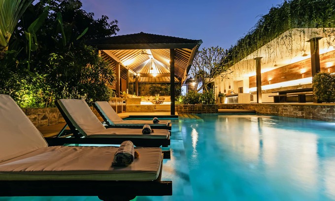 Central Seminyak Villa | 4BR Villa Besok