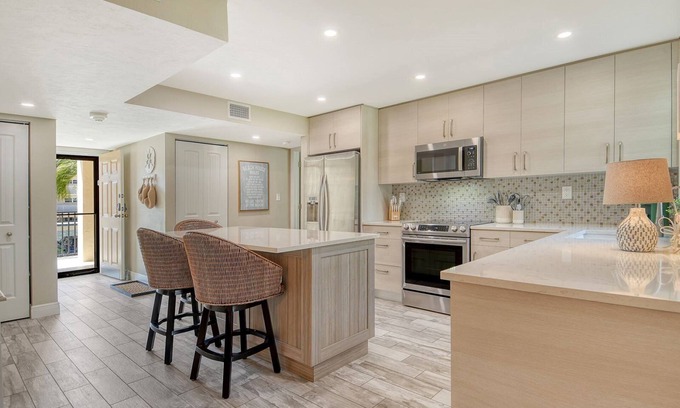 Siesta Key Condo | 5-105 in Sarasota, FL