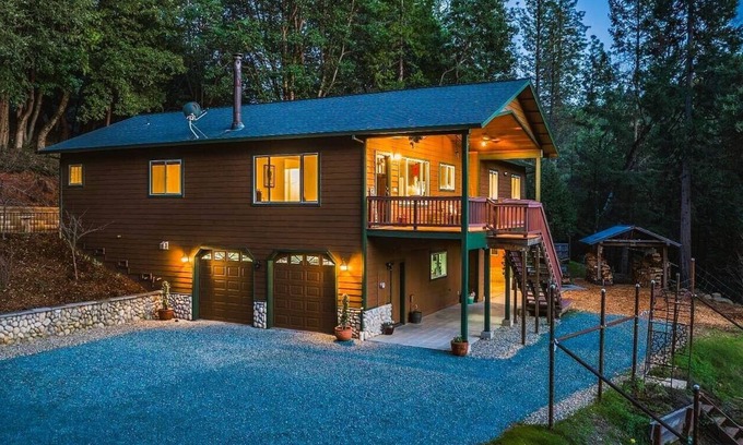 Glencoe Cabin | 5 Acre Family Retreat with Modern Comforts, Exploration & Endless Adventure