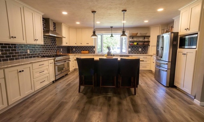 Deer Park House | 5 acres, Zip line, Pool-HotTub, Sleeps 21