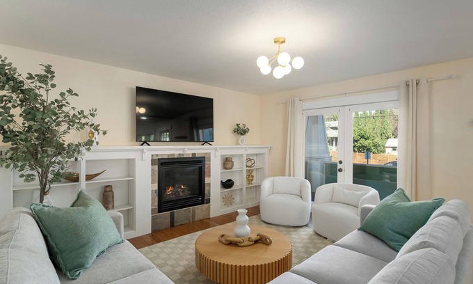 Sunnyside House | 5 BD/3.5BA -Arcade-WFH Desks-Pool/Pingpong Table