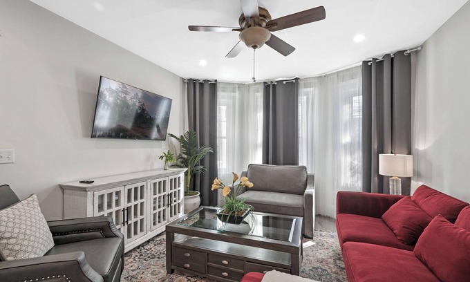 Roslindale House | 5 Bed 3 bath Boston Condo