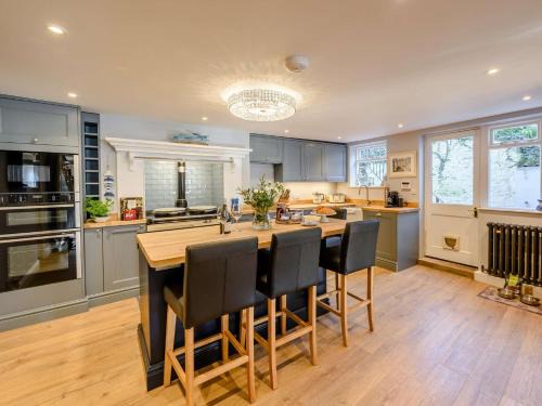 Appledore House | 5 Bed in Appledore 89620