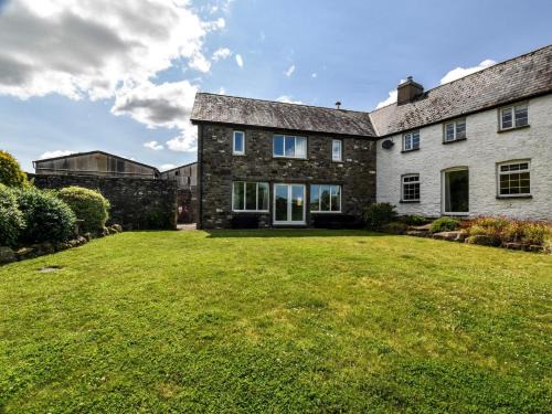 Brecon House | 5 Bed in Brecon 90660