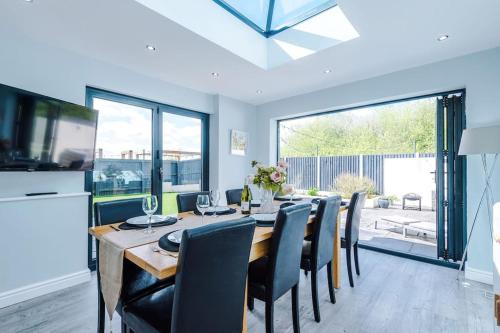 Chester House | 5 bed Luxury Retreat with Spacious Living Spaces