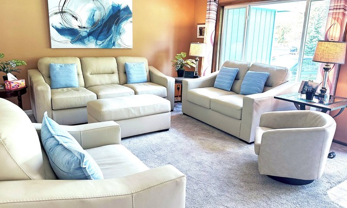 North Spokane House | 5-BEDROOM 3,000 sq.ft. BEAUTIFUL HOME, SPA, THEATER, GYM, NEAR UNIVERSITY
