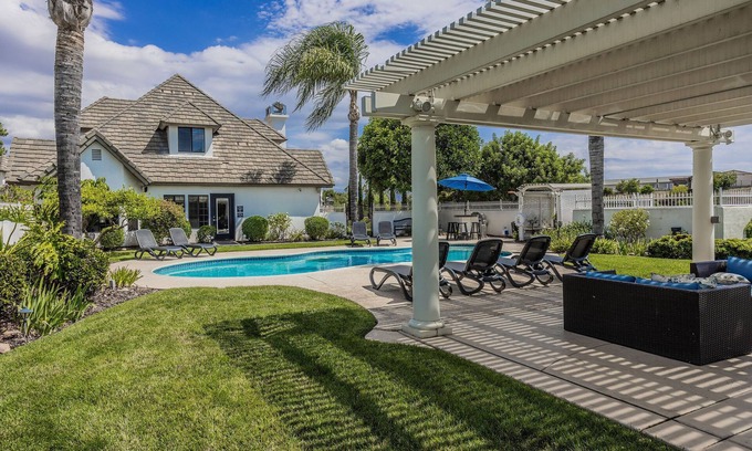 Temecula House | 5 bedroom 3.5bath Pool, Views, Fire Pit, Vineyard Wine Country Estate!